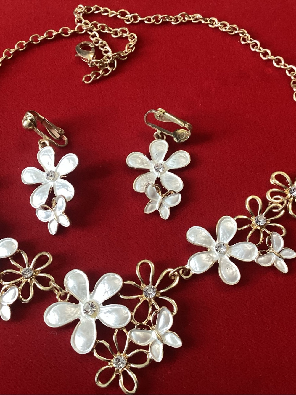 Gold-Tone White Floral Necklace and Clip-On Earrings Set